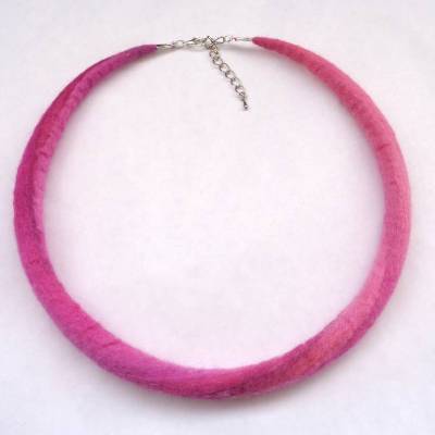 Halskette handgefärbt und handgefilzt Gr.M/L 54cm, Damen Filzschmuck, Wollschmuck, Naturschmuck, rosenholz pink, altrosa