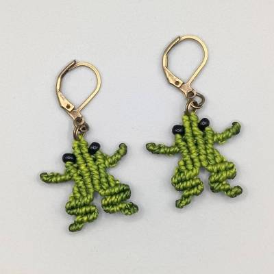 süße Makramee Ohrhänger Frosch grün und rot