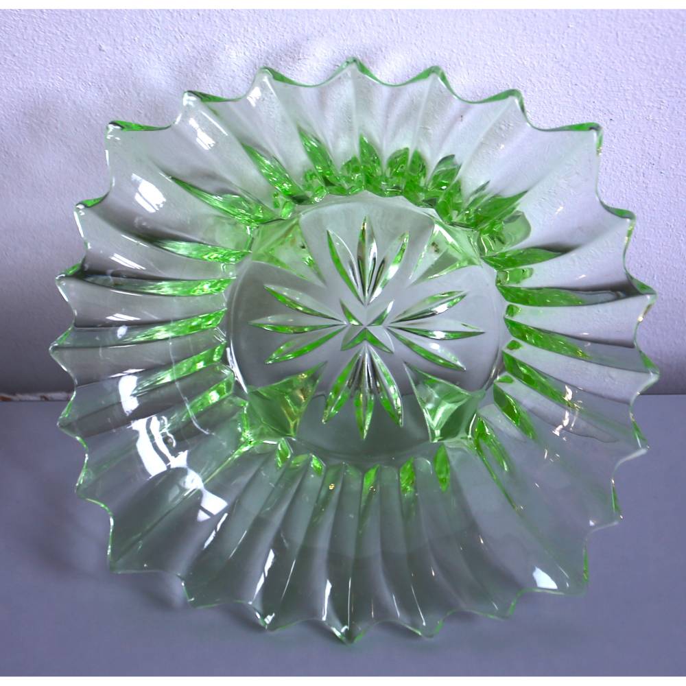 Vintage Glasschale grün mit 4 Füssen Pressglas