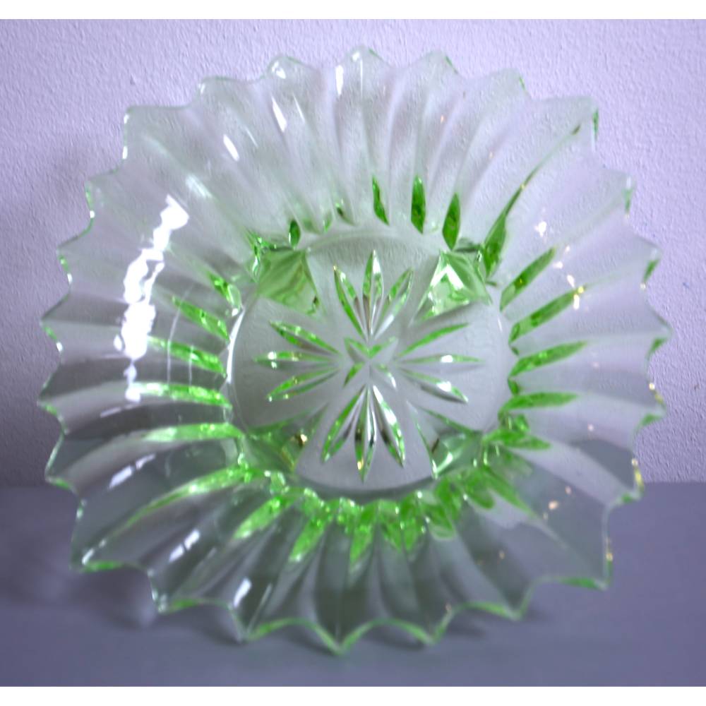 Vintage Glasschale grün mit 4 Füssen Pressglas