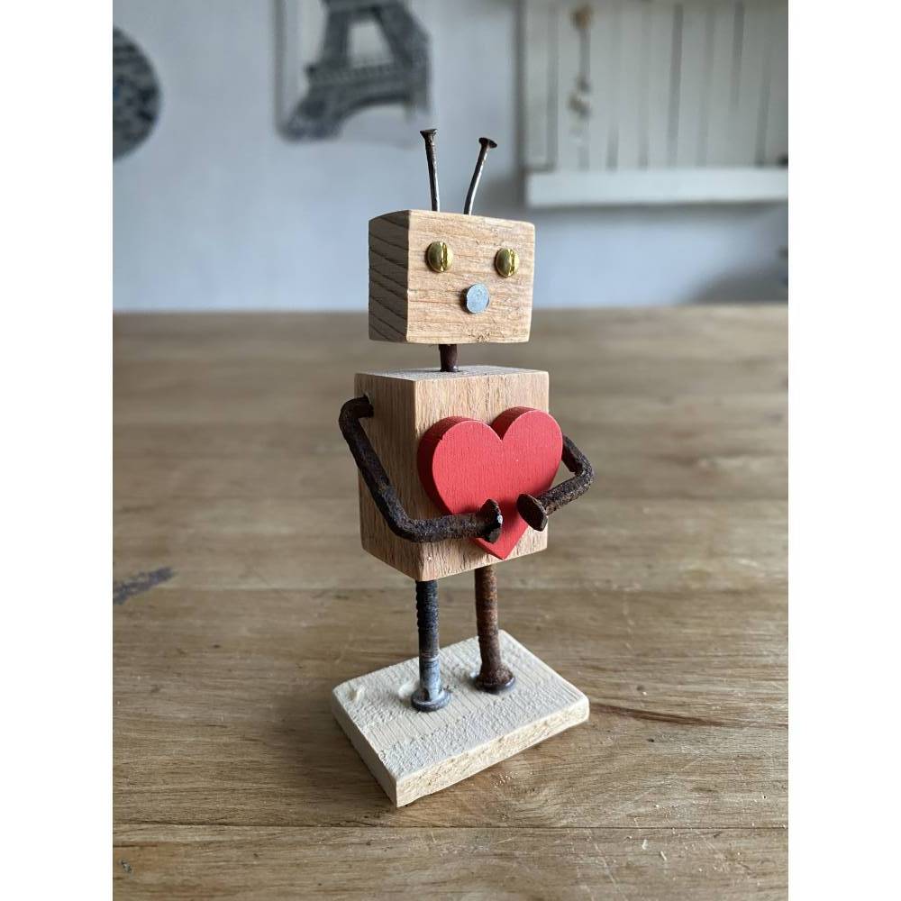 Kleine Holzfigur mit Herz, Geschenk, Mitbringsel für Liebende, Lieblingsmensch, Bild 1