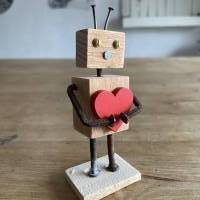 Kleine Holzfigur mit Herz, Geschenk, Mitbringsel für Liebende, Lieblingsmensch,
