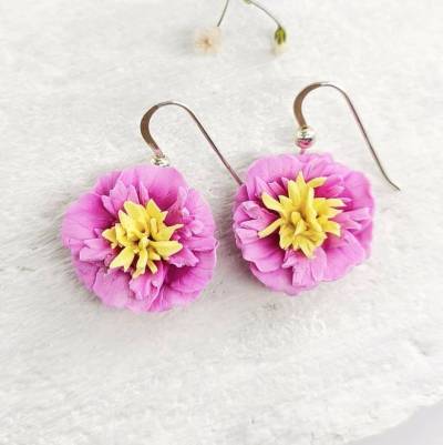 Pfingstrosen Hängeohrringe aus Polymer Clay und Sterling Silber, kleine rosa Pfingstrosen Ohrringe