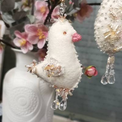 Küken Ornament Taube creme weiß beidseitig bestickt Unikat Osterdeko handmade shabby chic Wohneko 