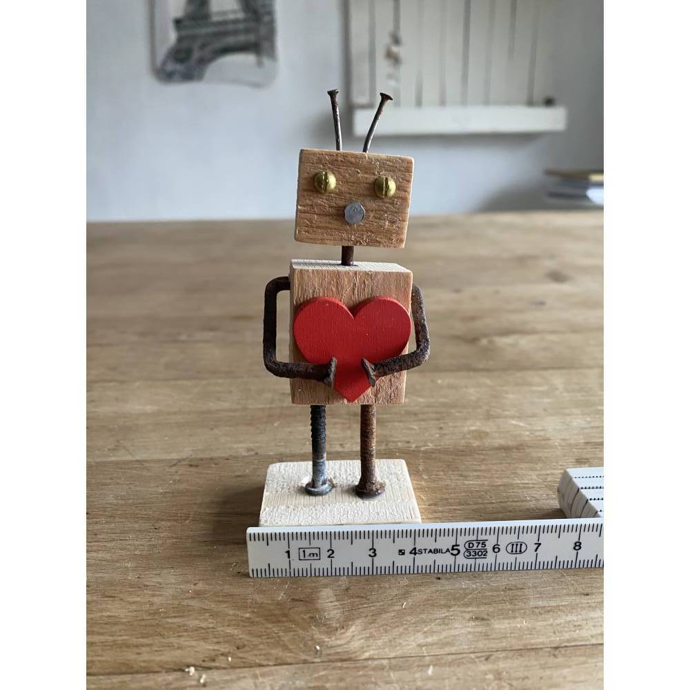 Kleine Holzfigur mit Herz, Geschenk, Mitbringsel für Liebende, Lieblingsmensch, Bild 7