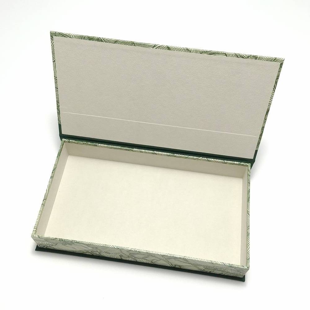 Handgefertigte Box mit Klappdeckel – Grüne Blätter – Schachtel 23,5 x 13,0 x 4,2 cm Unikat