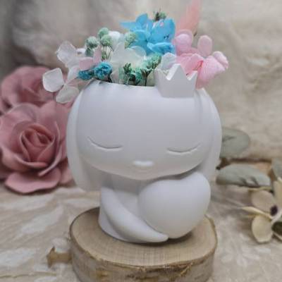Prinzessin Hoppel – handgefertigte Raysin Figur mit Trockenblumen