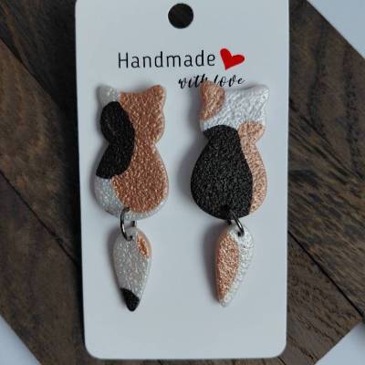 Katzenanhänger lang Modell Filli – Handgemachter Schmuck aus PolymerClay und Edelstahl