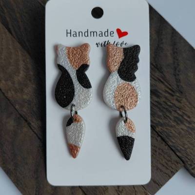 Katzenanhänger lang Modell Filli – Handgemachter Schmuck aus PolymerClay und Edelstahl