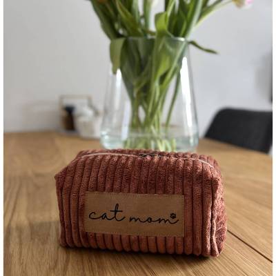 Handmade Kosmetiktasche / Kulturtasche aus terracottafarbenem Cord "cat mom"