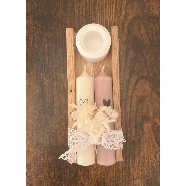 Handgemachtes Kerzenset mit Holzhalterung & Herz-Stabkerzen – Geschenk mit Trockenblumen