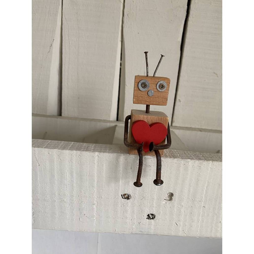 Kantensitzer mit Herz, Holzfigur Roboter, kleines Geschenk, Bild 2
