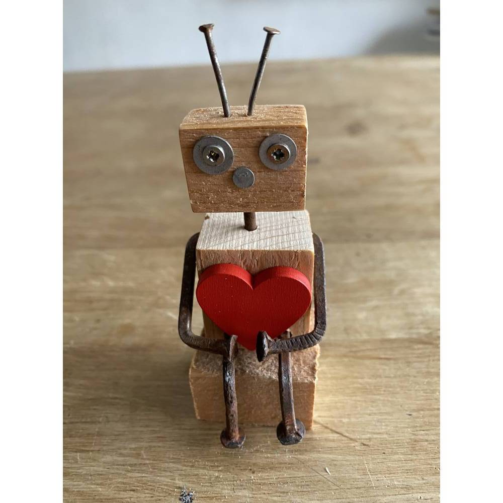 Kantensitzer mit Herz, Holzfigur Roboter, kleines Geschenk, Bild 6