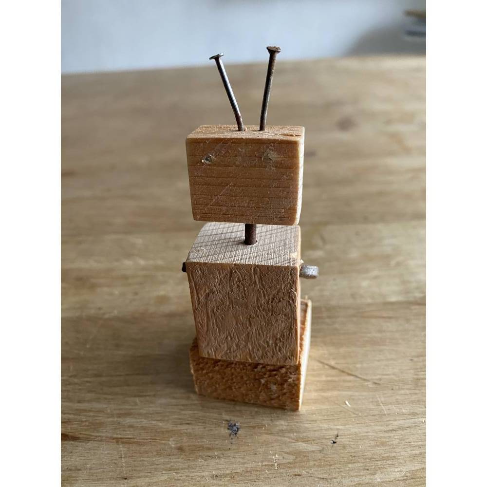 Kantensitzer mit Herz, Holzfigur Roboter, kleines Geschenk, Bild 9
