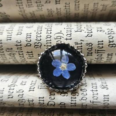 Ring Vergissmeinnicht handgefertigt | Blau & Schwarz | Echte gepresste Blüte | 15mm Glas-Cabochon | Größenverstellbar
