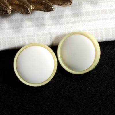 Vintage Ohrclips gelb weiß – 50er 60er Jahre Rockabilly Ohrringe, ca. 2,0 cm
