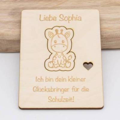 Glücksbringer zum Schulstart aus Holz – personalisiertes Geschenk zur Einschulung