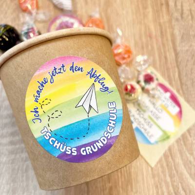Sticker „Ich mache jetzt den Abflug – Tschüss Grundschule“ | 6 cm Rund | Regenbogen-Design 