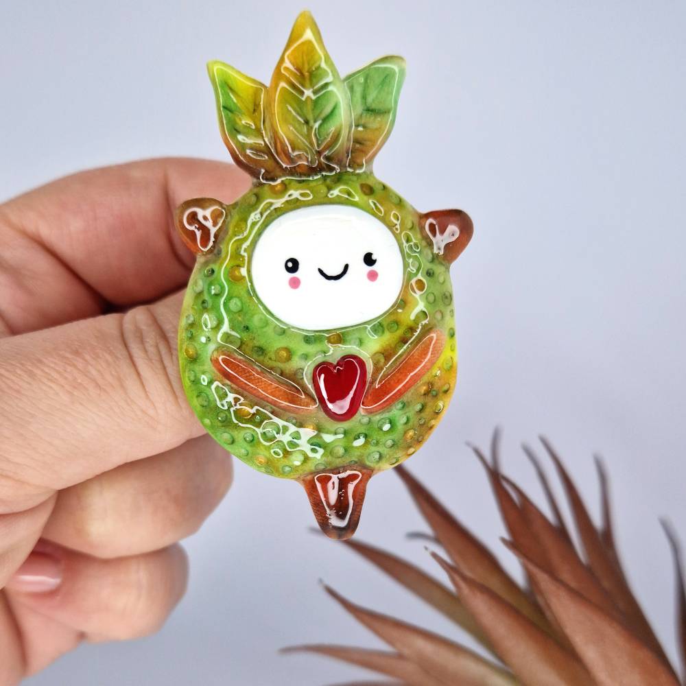 Einzigartige Naturgeist-Brosche handgefertigt – Glänzendes Unikat aus Polymer Clay & UV-Harz Bild 1