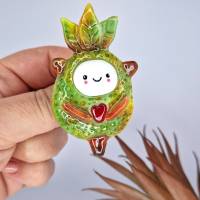 Einzigartige Naturgeist-Brosche handgefertigt – Glänzendes Unikat aus Polymer Clay & UV-Harz