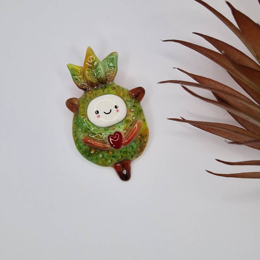 Einzigartige Naturgeist-Brosche handgefertigt – Glänzendes Unikat aus Polymer Clay & UV-Harz Bild 4