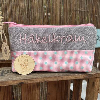 Häkelkram Mäppchen Tilda rosa-blau gepunktet  – Schlampermäppchen, Stiftemappe, Federmappe, individuell