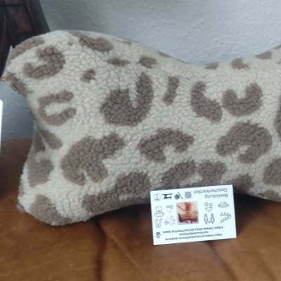 Nr. 9 Teddystoff Leopunkte - taupe  Leseknochen Nackenrolle Buchstütze Keilkissen handgemacht – personalisierbar,
