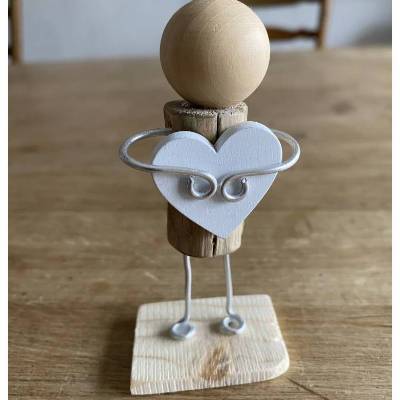 Figur mit Herz, Geschenk für liebe Freunde, kleines Mitbringsel, Holzfiguren