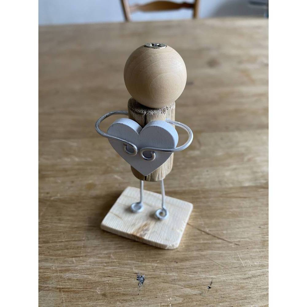 Figur mit Herz, Geschenk für liebe Freunde, kleines Mitbringsel, Holzfiguren Bild 2
