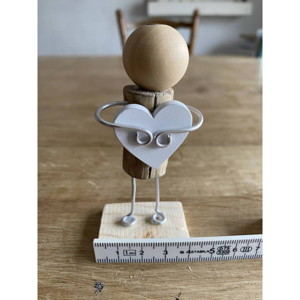 Figur mit Herz, Geschenk für liebe Freunde, kleines Mitbringsel, Holzfiguren Bild 6