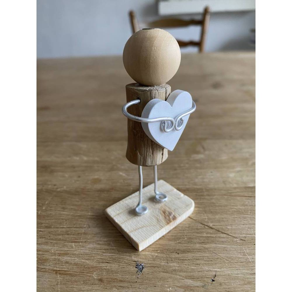 Figur mit Herz, Geschenk für liebe Freunde, kleines Mitbringsel, Holzfiguren Bild 9