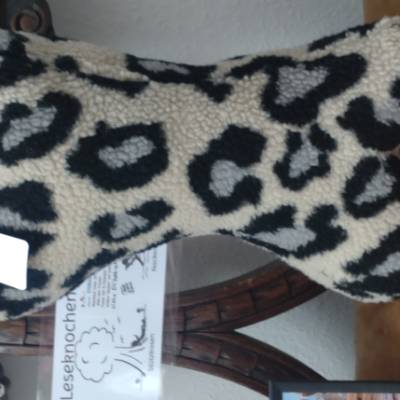 Nr. 10 Teddystoff Panther XL - beige/grau Leseknochen Nackenrolle Buchstütze Keilkissen handgemacht