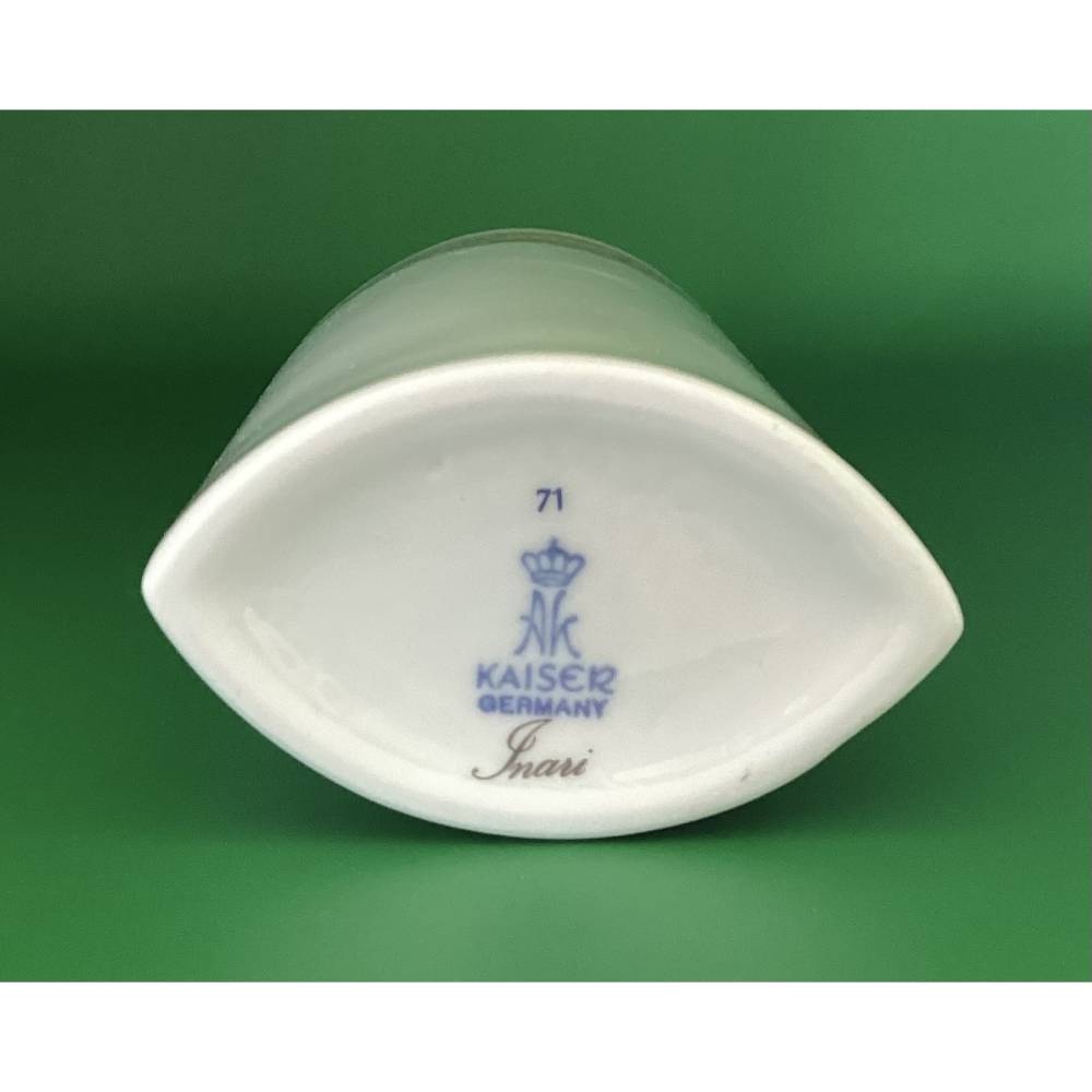Vintage Porzellan Vase AK Kaiser Inari weiß floral 1980er Rarität gebraucht