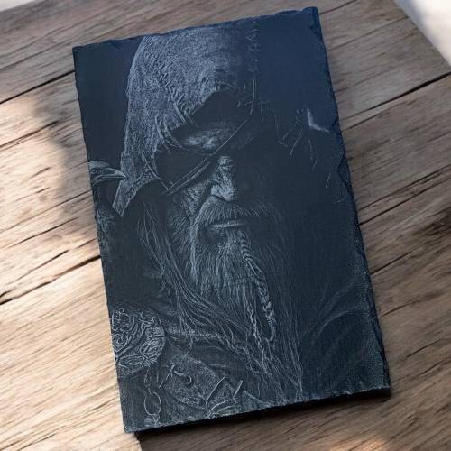 Wikinger Schieferplatte graviert – Odin Wandbild 20x30cm – Nordische Mythologie Deko – Personalisiertes Geschenk für Män