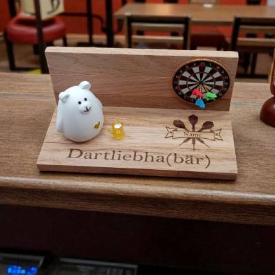 Dartliebhabär aus Raysin auf Holz, personalisiert
