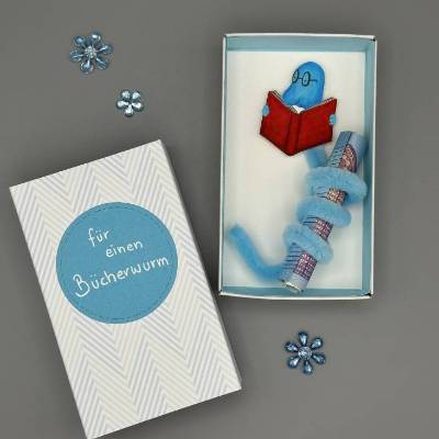 Originelles Geschenk für Bücherwurm – handgemachte Geschenkbox für Leseratten