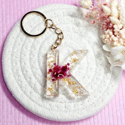 Personalisierte Resin-Schlüsselanhänger mit Blattgold & echten Trockenblumen