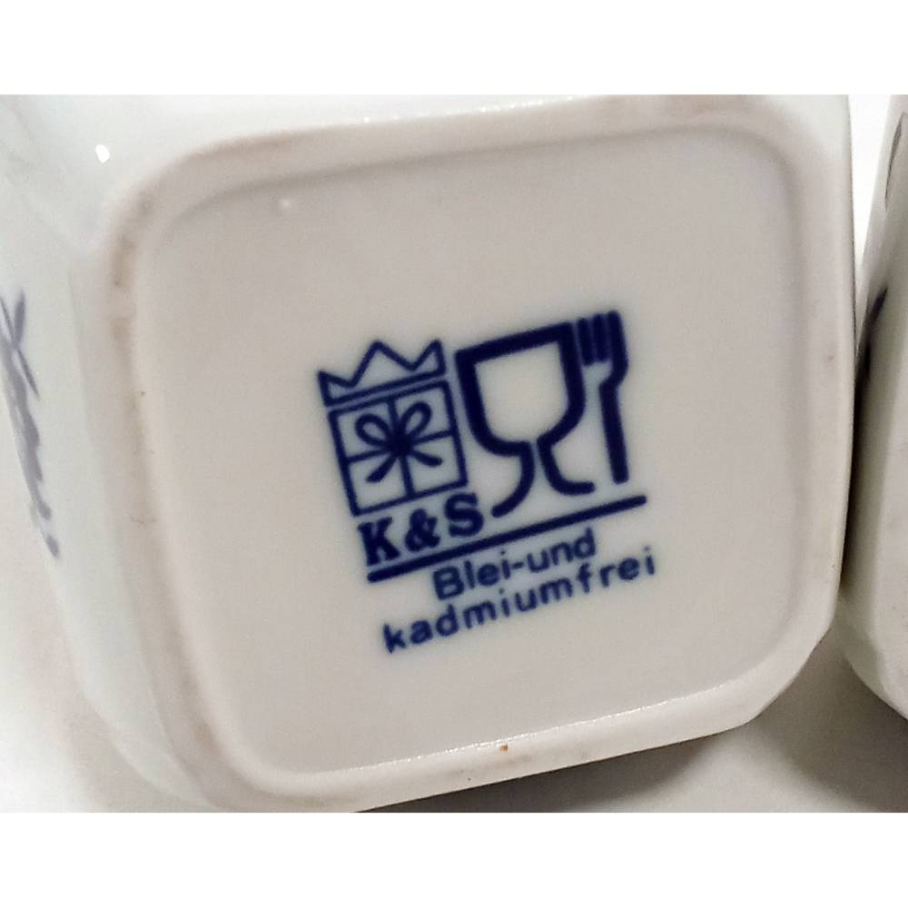 Vintage Öl- & Essigflaschen aus Porzellan – Blaues Zwiebelmuster, DDR (K&S)