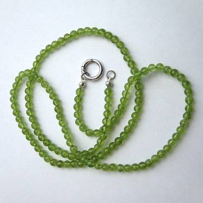 72 cm Peridot Edelstein Halskette Unikat mit 925 Silber Ringschließe – Handgemacht
