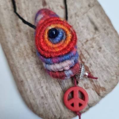 Halskette mit Wollspirale-Anhänger, einzigartig und auffällig