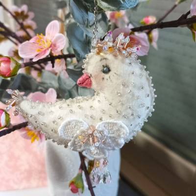 Taube Küken Ornament creme weiß beidseitig bestickt Unikat Osterdeko handmade Hochzeitsdeko