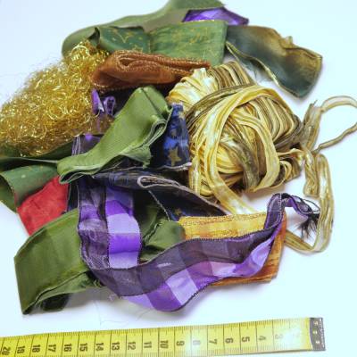 Konvolut Geschenkbänder & Verzierungen bunt gemischt