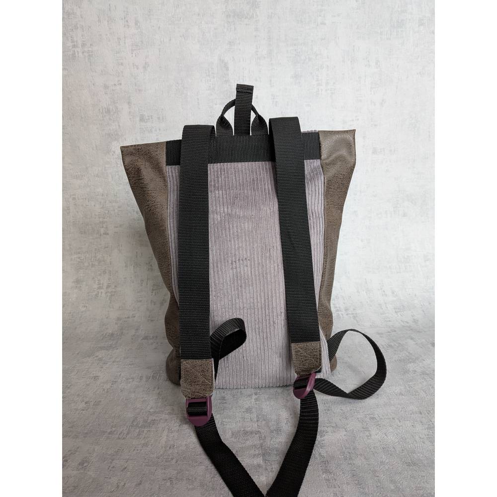 Rolltop Rucksack aus Cord und Kunstleder Bild 3