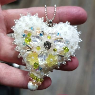 Herz Anhänger handgemacht mit Barockperlen – Brautschmuck im Boho Ibiza Stil, Unikatschmuck handbesti