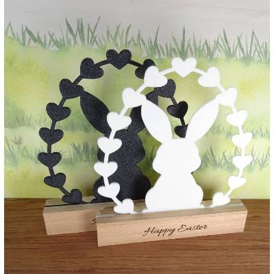 Osterhase Aufsteller 3D-Druck mit Holzsockel und Gravur – Moderne Osterdekoration, nachhaltig & individuell