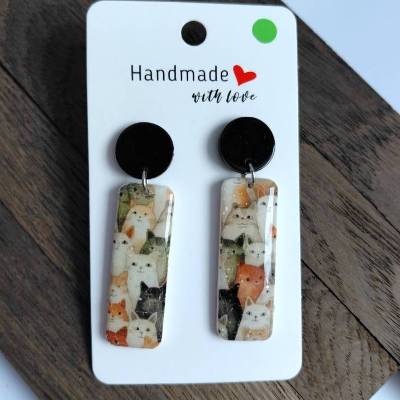 Handgefertigte Katzenohrringe aus Glitzerpolymer mit Edelstahl-Stecker – Tierschmuck für Katzenliebhaber