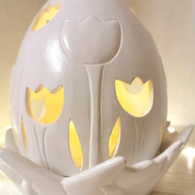 Romantisch weisses Osterei aus Keramik zum Beleuchten
