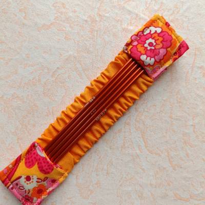 NadelBett – Nadelsafe & Nadelspielgarage für 15 cm Sockennadeln aus Baumwolle im Paisley-Design