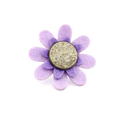 Handgemachter Ring aus Filz Lila und Knopf mit kleine Glasperlen elastischer dehnbarer Flower Power Fingerring