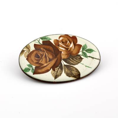 Große ovale Kupfer Brosche mit floralem Rosen Dekor aufgedruckt Glasiert aus den 50er Jahre